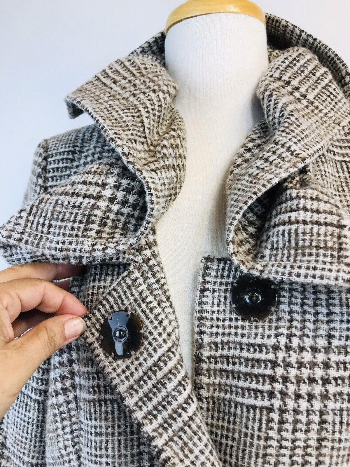 Wool Car Coat Houndstooth Check Scalloped Neck Snap Button Close Size 36 by Escada - Image 3