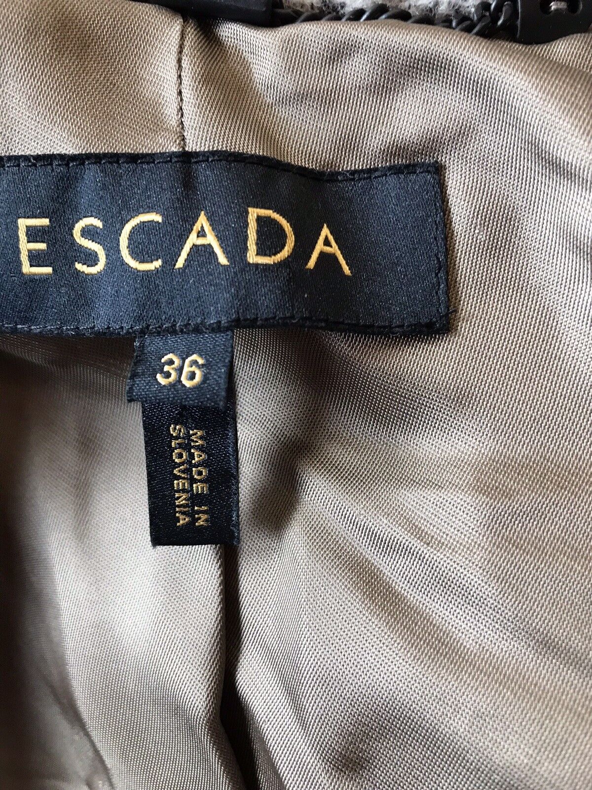 Wool Car Coat Houndstooth Check Scalloped Neck Snap Button Close Size 36 by Escada - Image 7