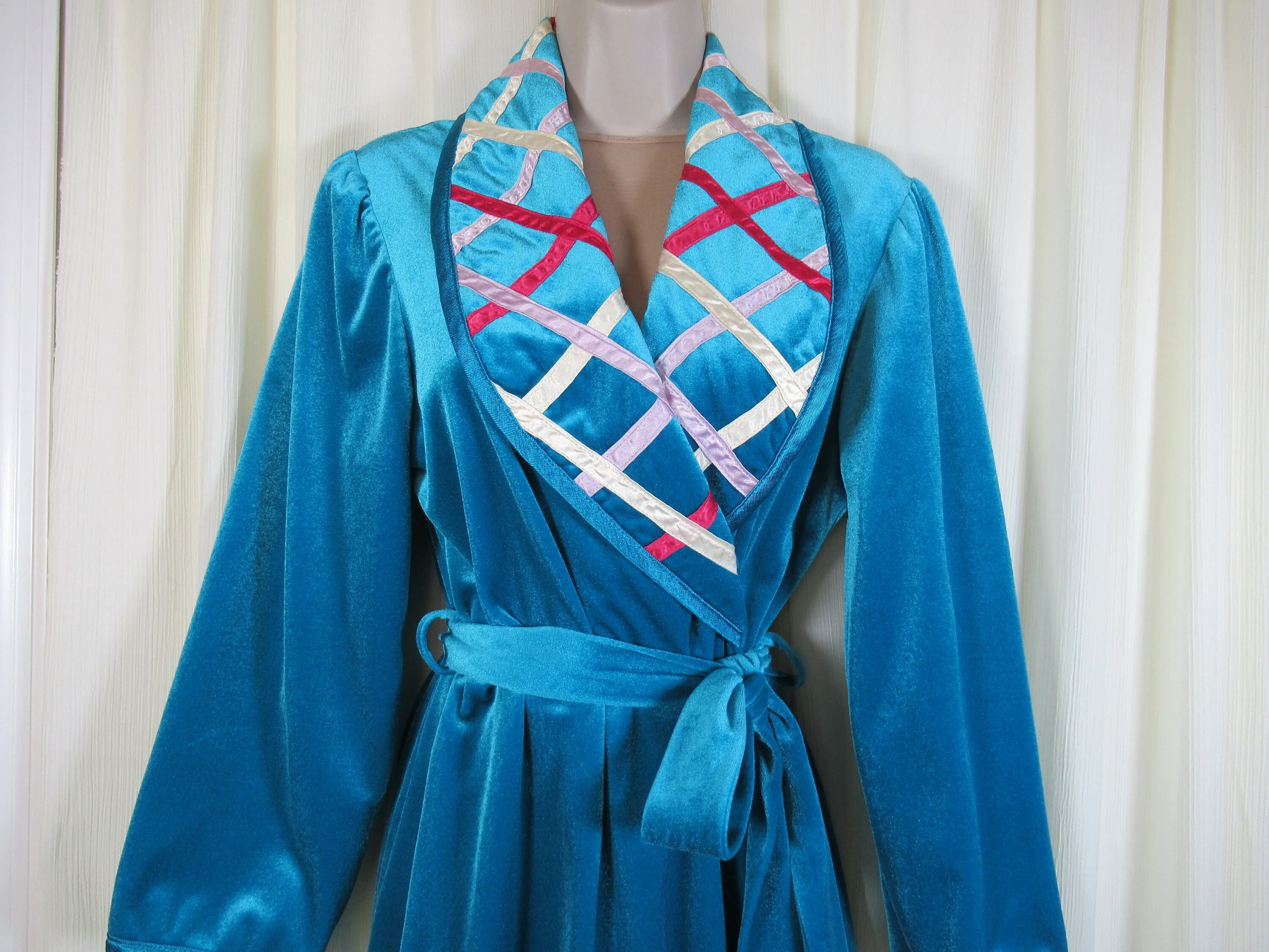 Wrap Front Robe Anne Leslie Long Bright Teal Polyesternylon Long Sleeve Ribbon Trim Collar Self Belt Vintage by Anne Leslie - Image 9